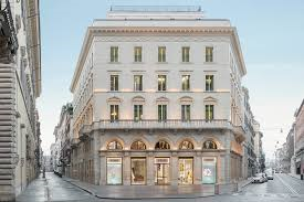FENDI rende omaggio a Roma donando alla città un’opera d’arte contemporanea di Giuseppe Penone