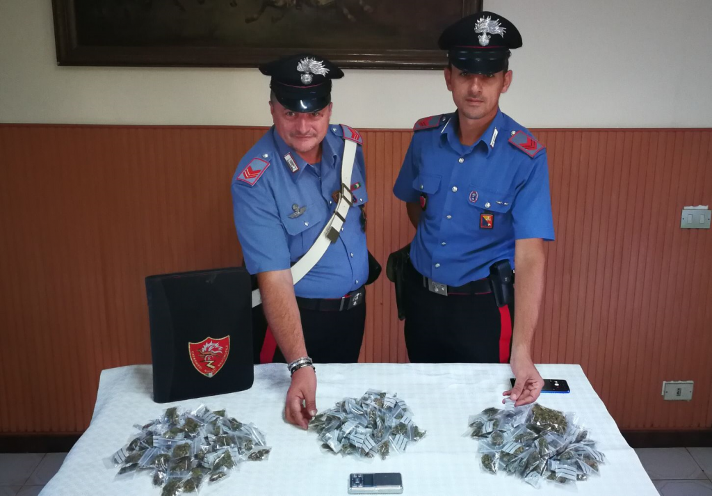 Carini, trovato in possesso di oltre 270 dosi di marijuana