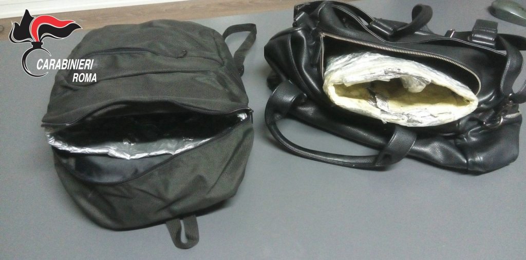 Roma, shopping senza pagare a Valmontone Outlet: ma le borse schermate tradiscono i ladri