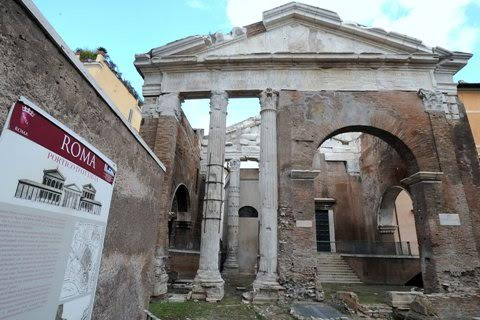 Il Portico d’Ottavia restituito alla città: via le impalcature dopo 14 anni