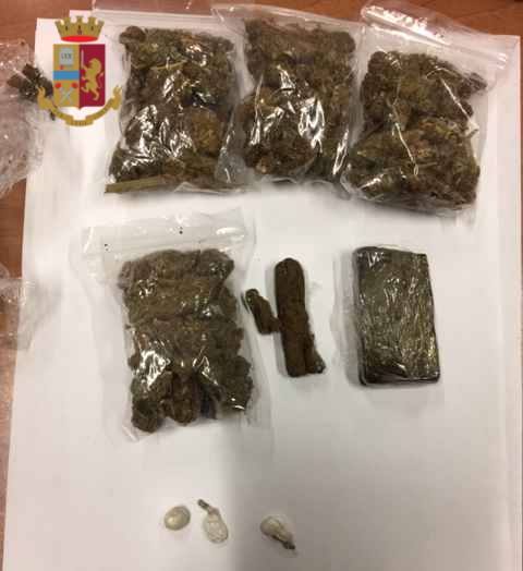 Roma, Tiburtina: fermato per un controllo, aveva negli slip dosi di marijuana, hashish e cocaina