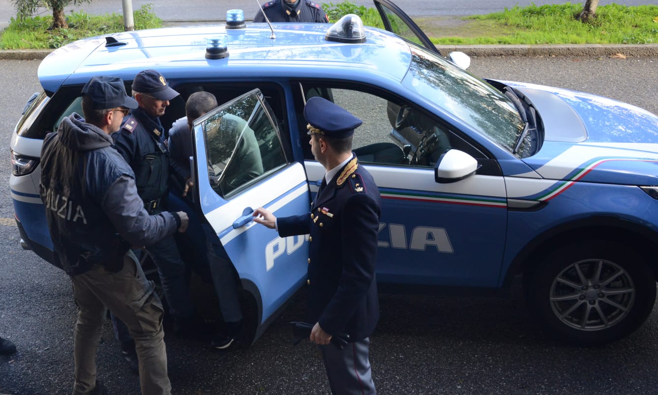 Nuoro, cittadino straniero sospettato di organizzare un attentato in italia con armi chimiche: arrestato presunto terrorista