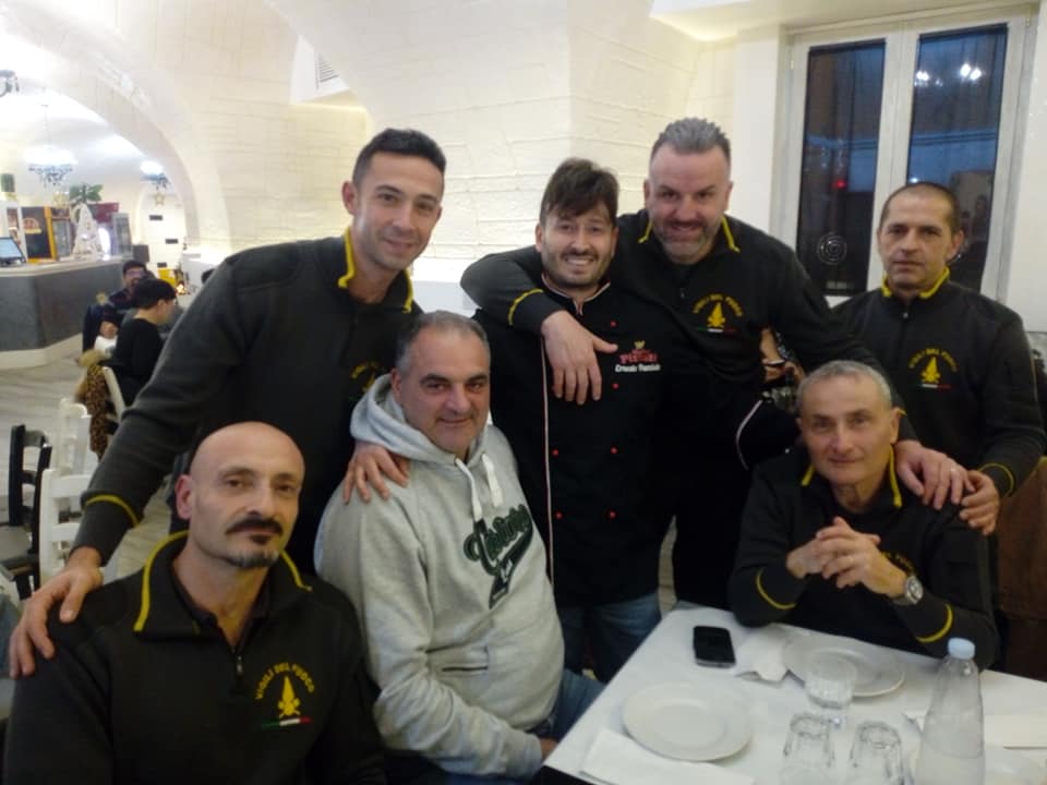 Anzio, il maestro pizzaiuolo Parziale fa il bis donando pizze a volontà ai Vigili del fuoco: «Onore e merito ai nostri eroi»