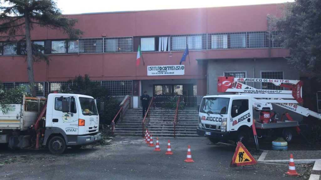 Istituto Comprensivo Ardea 2: Iniziati oggi i lavori di messa in sicurezza degli alberi pericolanti