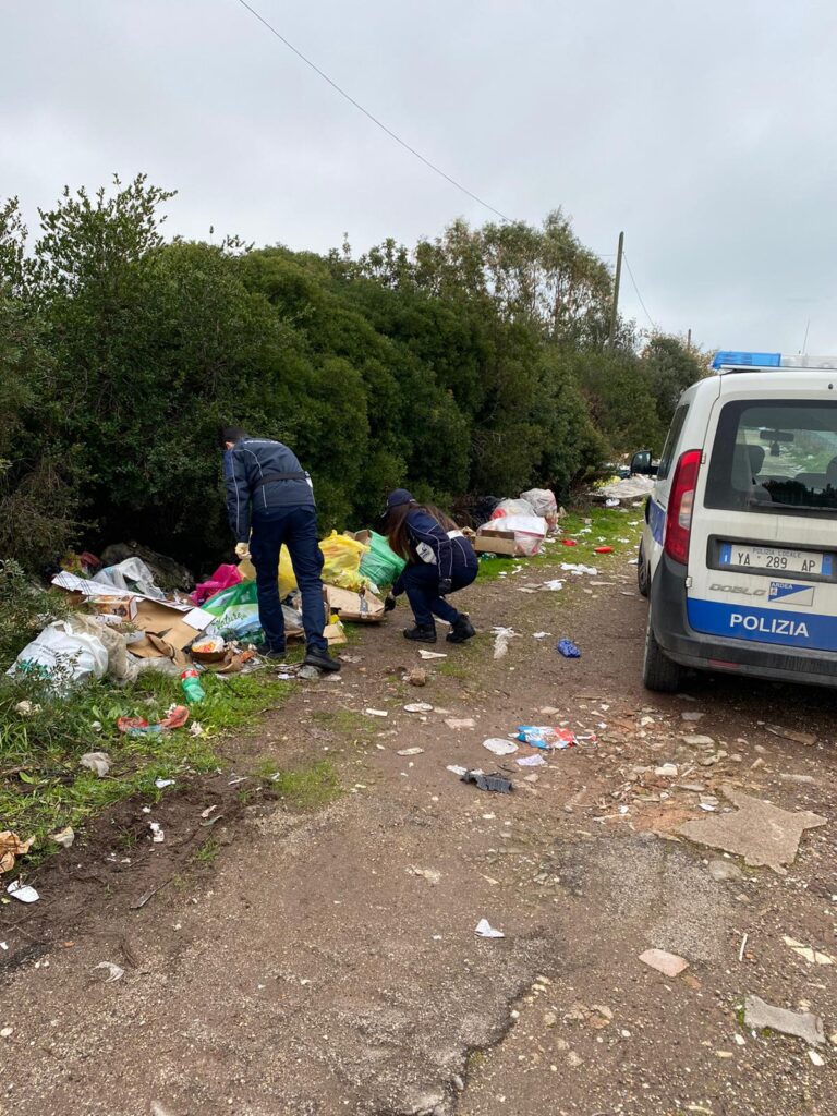 Ardea, Natale 2020: ricevono i regali acquistati on-line e gettano le scatole in strada. Sanzionati dalla Polizia locale