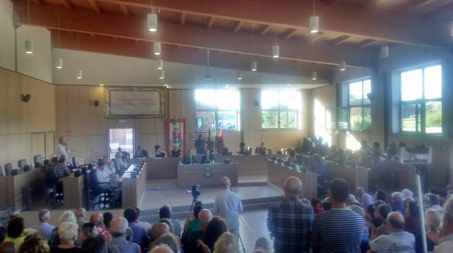 “Blitz” in Comune di Polizia Locale e Capitaneria di Porto. Fratelli d’Italia, Lega, Cambiamo e Gruppo Misto: “Sindaco cosa sta succedendo?”