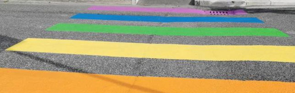 Fiumicino, Lega: con le strisce pedonali arcobaleno il PD riscrive il Codice della Strada