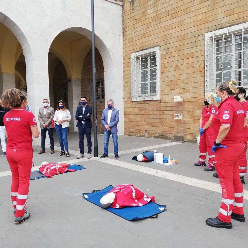 Pomezia Città cardioprotetta, inaugurato un defibrillatore in piazza Indipendenza