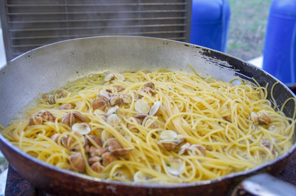 FIUMICINO. DAL 30 LUGLIO TORNA SPAGHETTONGOLA, LA FESTA DEGLI SPAGHETTI ALLE VONGOLE LUPINO DI FIUMICINO