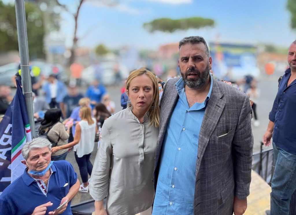 MARINO, BAGNO DI FOLLA PER MELONI E DE SANTIS AL FLASHMOB DI FDI SU METROPOLITANA LEGGERA CASTELLI