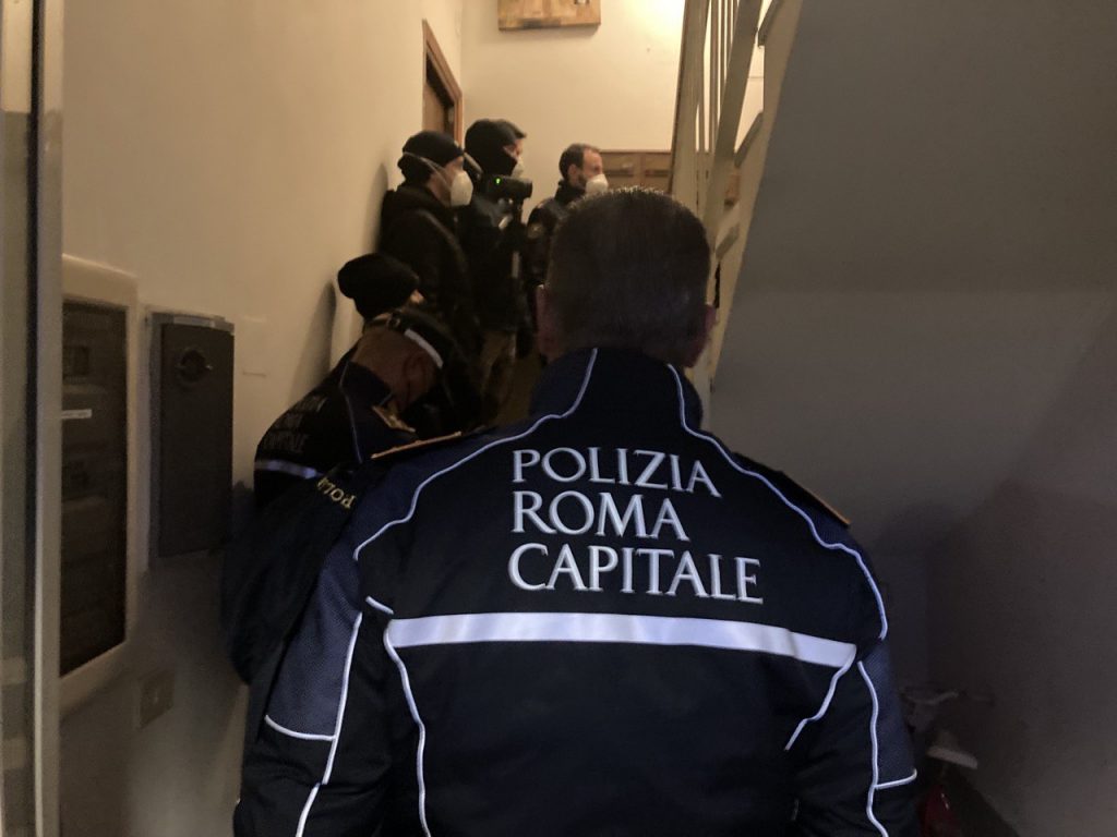San Basilio, operazioni in corso da parte della Polizia Locale per sgombero alloggi Ater