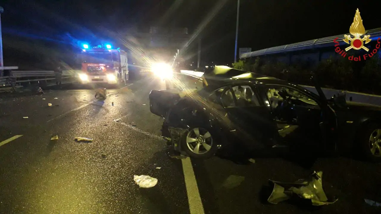 Auto contro il guardrail sul GRA: 2 morti , 3 feriti gravi