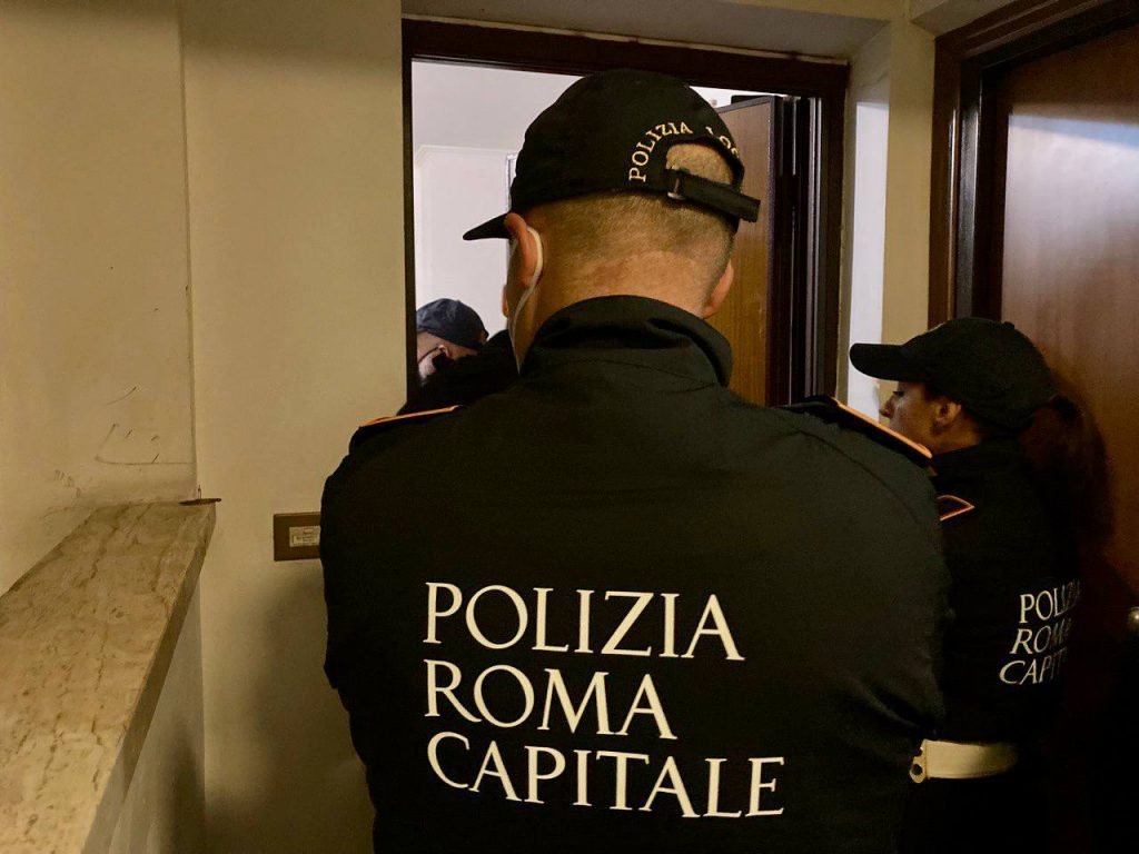Ostia, avviate le operazioni di sgombero di alcuni alloggi occupati abusivamente