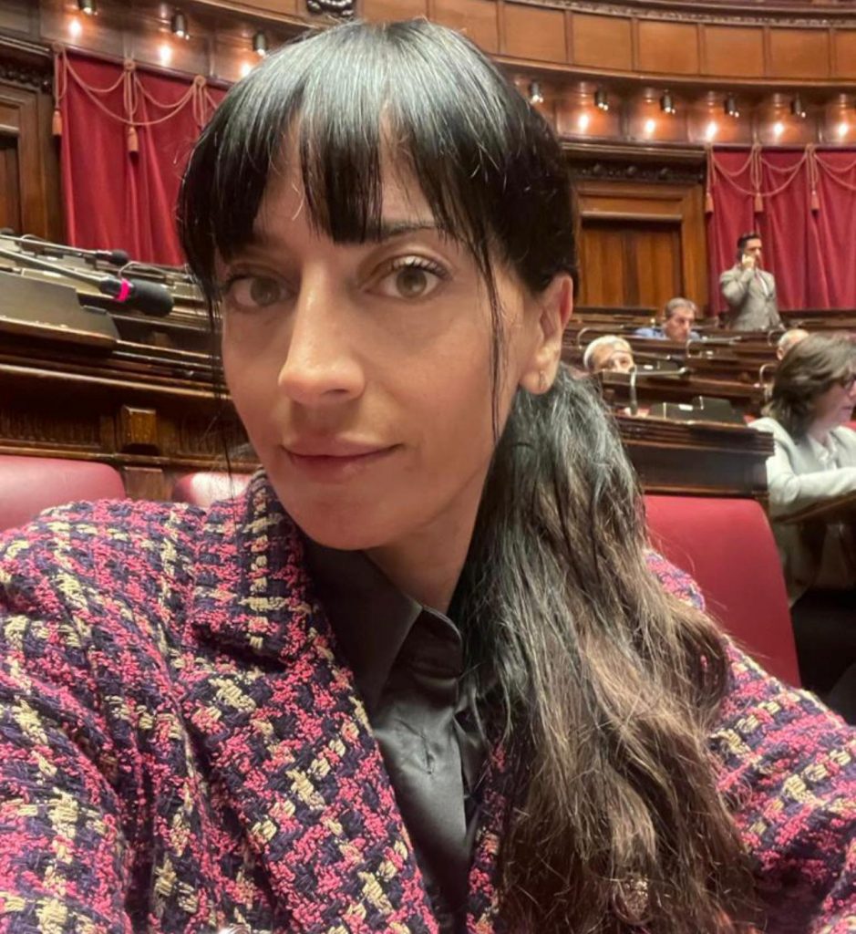 AZIONE, GRUPPIONI: “PARLAMENTO TROVI GLI STRUMENTI PER VALORIZZARE LEADERSHIP FEMMINILE NEL LAVORO”