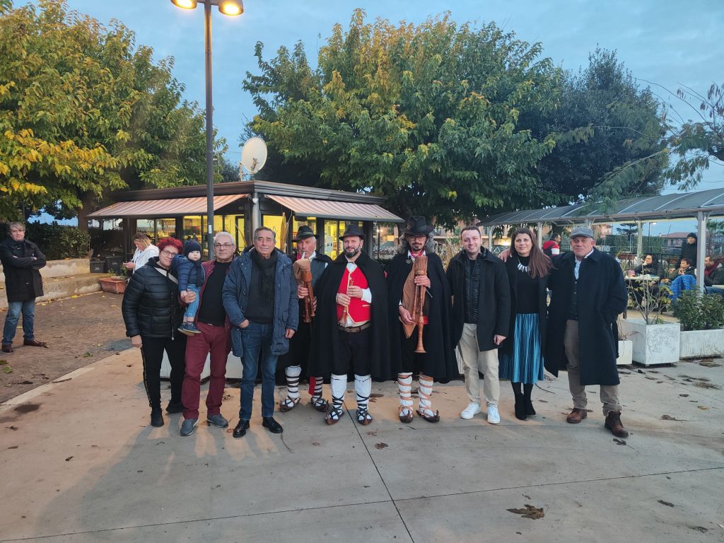 Natale, a Lanuvio sono tornati gli Zampognari