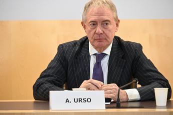 Mare, Urso: “Il settore marittimo contribuisce per 65 miliardi al Pil”