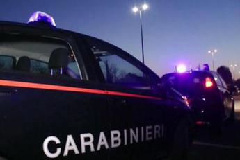 Ardea, 24enne reagisce a tentativo di rapina e viene ferito da colpo d’arma da fuoco
