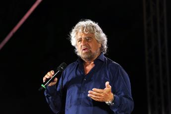 Beppe Grillo e il “grazie di cuore” a ospedale Cecina dopo essere stato dimesso