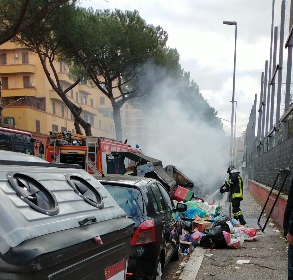 Roma degrado ed incendi di rifiuti. L’arrivo del Giubileo e gli investimenti di Ama