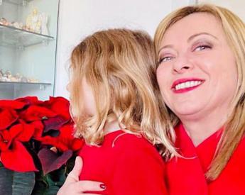 Meloni con influenza, recita figlia e poi tampone Covid negativo