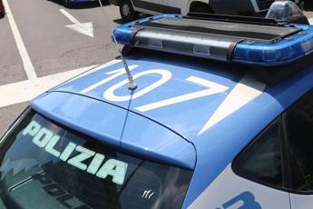 Napoli, uomo armato sul balcone di casa: zona messa in sicurezza