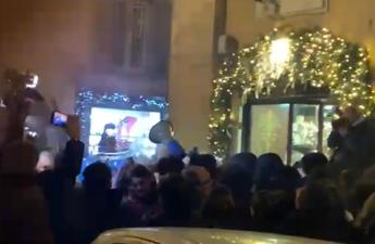 Protesta studenti a Roma, scontri con la polizia davanti Montecitorio – Video