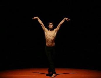 Sanremo 2024, Roberto Bolle super ospite della finale