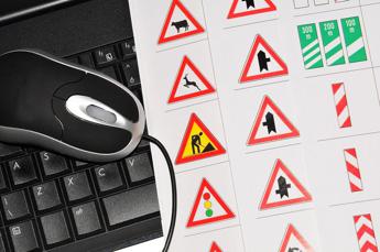 Auto: la patente si prende sempre più tardi