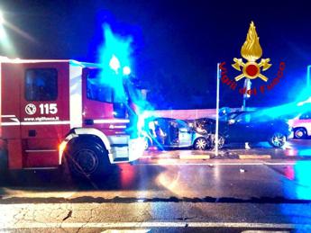 Cagliari, schianto frontale contromano nella notte: un morto e tre feriti