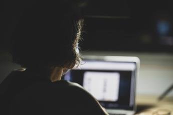 Fenomeno ‘deinfluencer’, la risposta che si oppone al marketing di massa