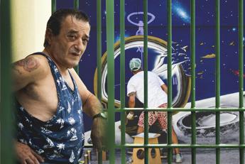 Il carcere di Pistoia ‘cambia volto’ con i murales dei detenuti