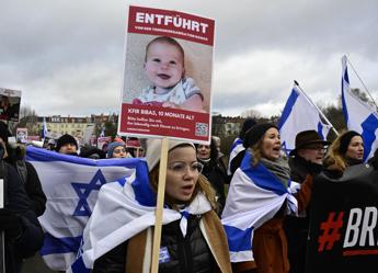 L’ostaggio israeliano Kfir Bibas compie oggi un anno in prigionia