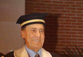 “Potrebbe essere spia Urss”, i sospetti della Svizzera su Alberto Sordi