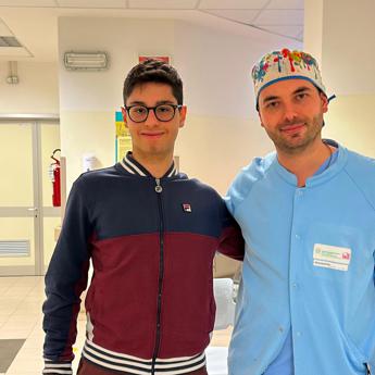 Soffriva anche stando seduto, nuova vita per 17enne operato a Bologna