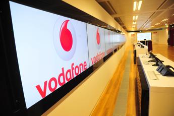 Vodafone dice no a Iliad, rifiutata nuova offerta su fusione delle attività in Italia