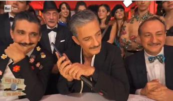 Fiorello e la telefonata della mamma: “Vai a dormire!”