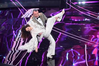 Mannino-show, Russell Crowe crooner, Eros e Morandi: cosa è successo nella terza serata di Sanremo