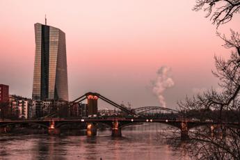 “Transizione green può costare 1/3 della produttività delle imprese”, l’allarme della Bce