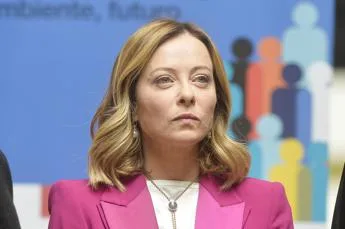 Aborto, Meloni risponde a Madrid: “Ignoranti, non diano lezioni”