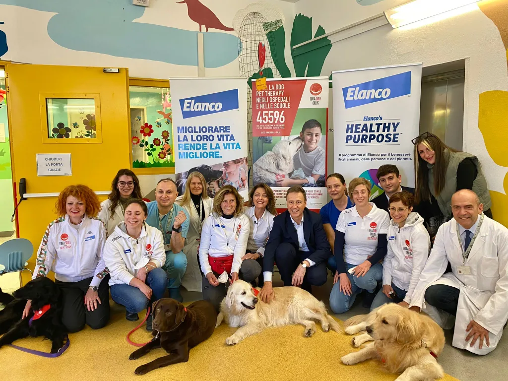 Elanco porta la “Pet Therapy” negli ospedali grazie a For A Smile ETS: riparte il progetto “Basta Una Zampa” nel reparto pediatrico dell’Azienda Socio Sanitaria Territoriale Santi Paolo e Carlo di Milano