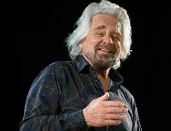 Grillo parla a Bruxelles: “Io butto lì anche un sacco di str…”. Mezza sala si alza e se ne va