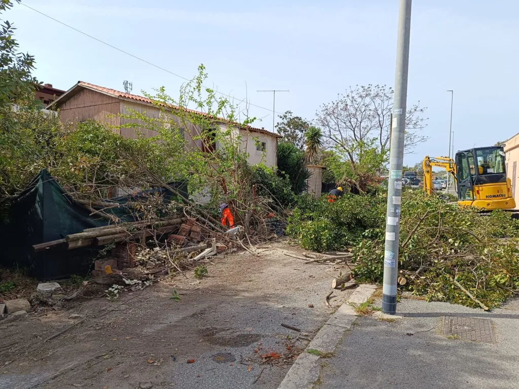 Ostia-Infernetto: via di San Candido “liberata” da un assurdo ventennale abuso edilizio