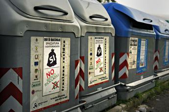 Rifiuti, guida condivisa ad applicazione regolazione Arera nei contratti di servizio