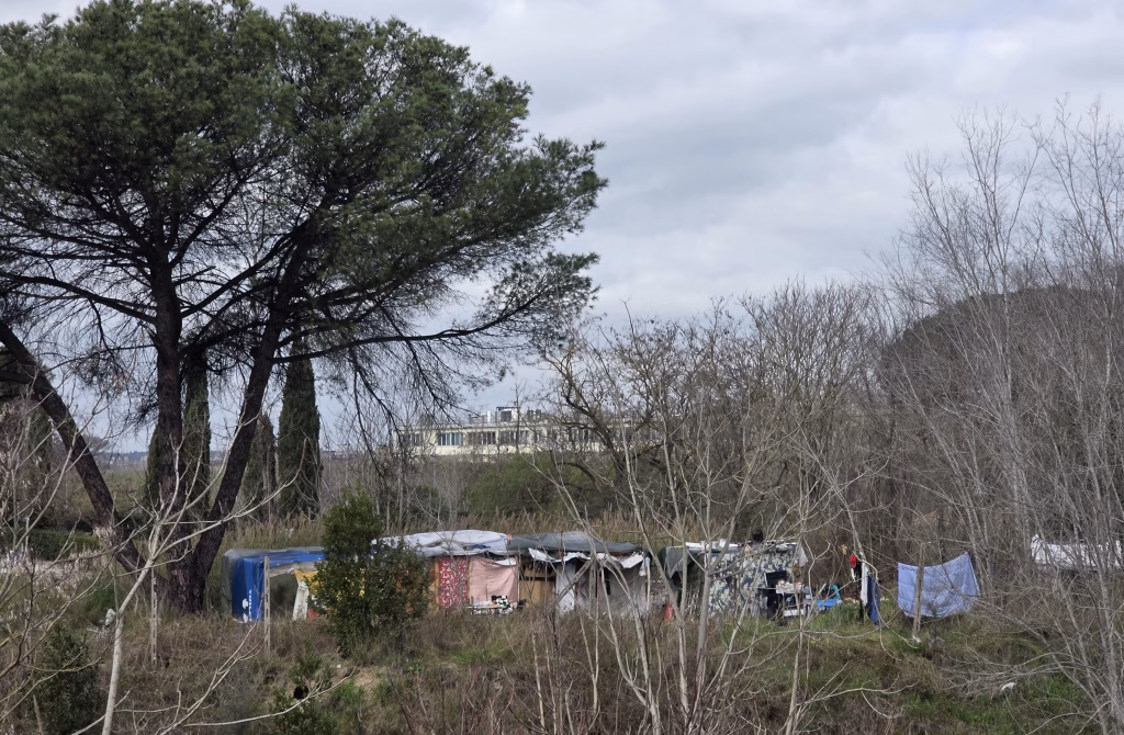 Roma, discariche abusive lungo l’Aniene e accampamenti al parco delle Valli e sulla Salaria Accampamento sulla Salaria
