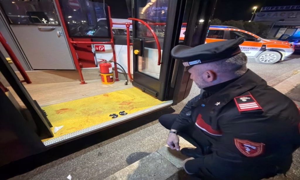 Roma, accoltella 5 volte un 39enne sull’autobus: arrestato 33enne (FOTO)