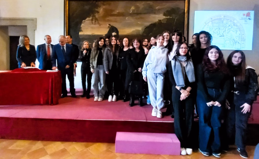 Ariccia, grande successo e partecipazione per la prima edizione dell’Evento ” Encomio Donna InDivisa” a Palazzo Chigi
