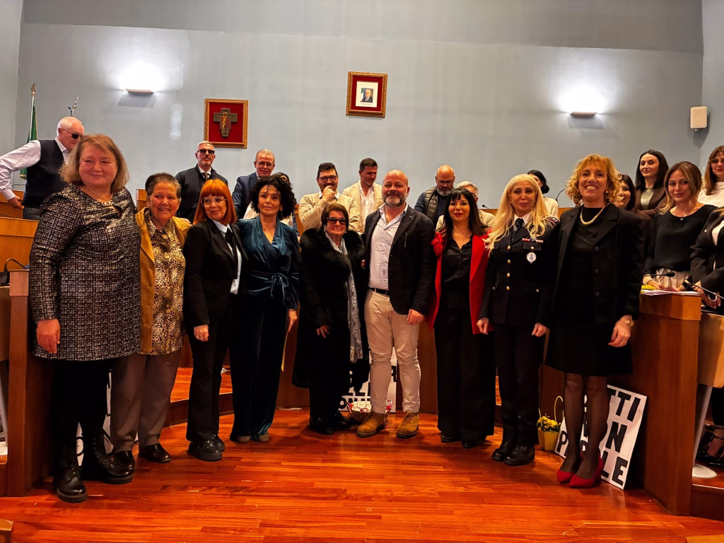 NETTUNO, EMOZIONE E RIFLESSIONI ALLA CERIMONIA DI CONSEGNA DEI PREMI ALLE DONNE IN COMUNE IERI POMERIGGIO