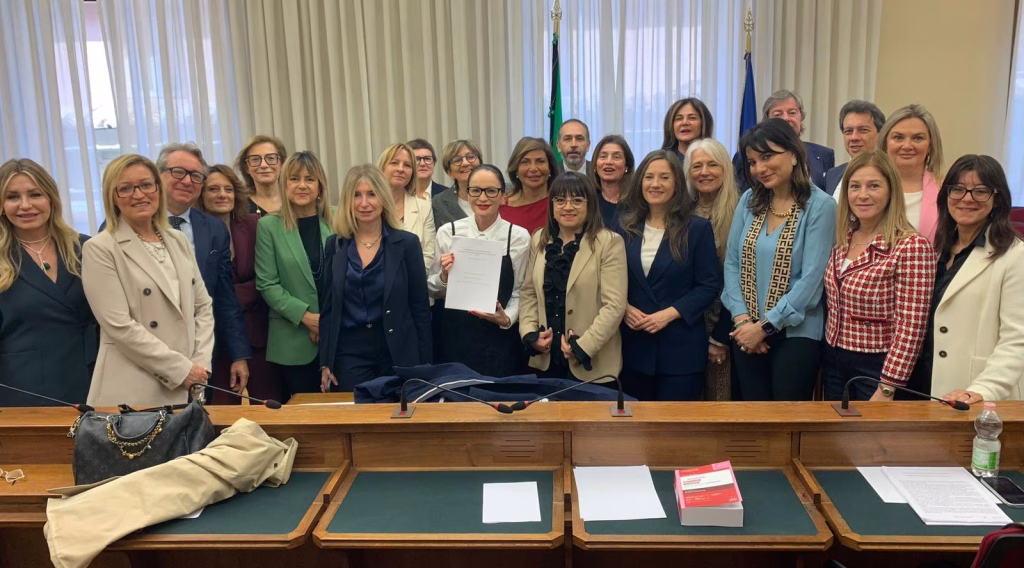 Femminicidio, ok unanime Commissione parlamentare su relazione sulla violenza economica di genere