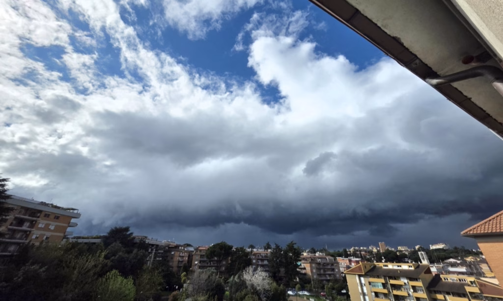 Roma, torna il maltempo: in arrivo pioggia e pulviscolo sahariano, il focus meteo per i prossimi giorni