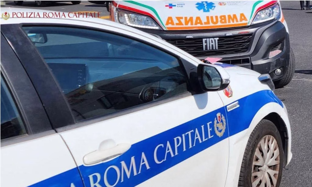 Roma, incidente tra 4 scooteristi sulla Nomentana a Sacco Pastore: donna trasportata in codice rosso